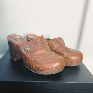 Heeled leather clogs